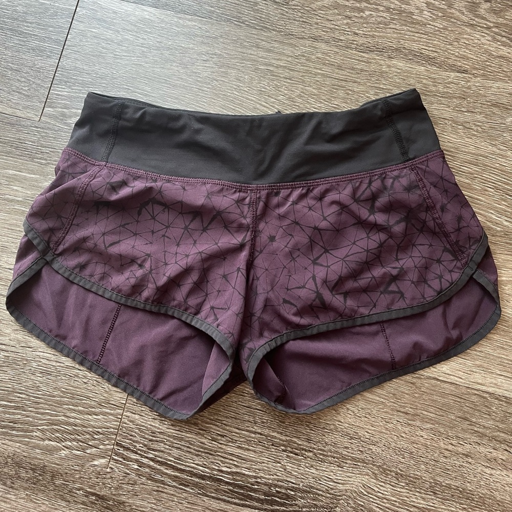 Vintage Lululemon Speed Up 2.5” Shorts in Great Condition (Size 2- fits like XS)